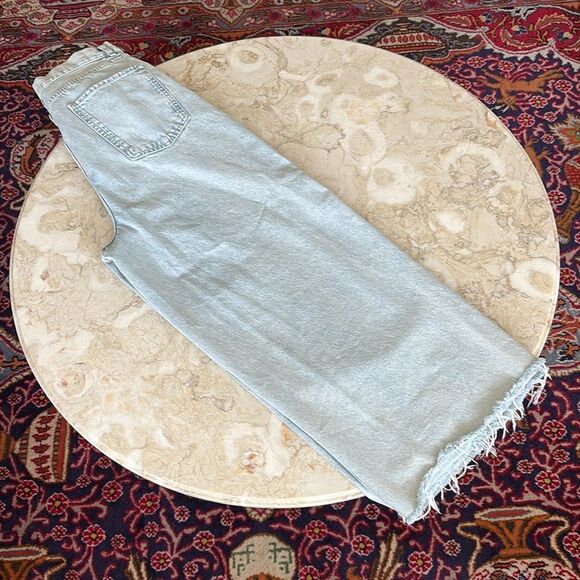 Zara High Waist Extra Wide Leg Frayed Hem Light Wash Jeans 32” - Picture 3 of 10